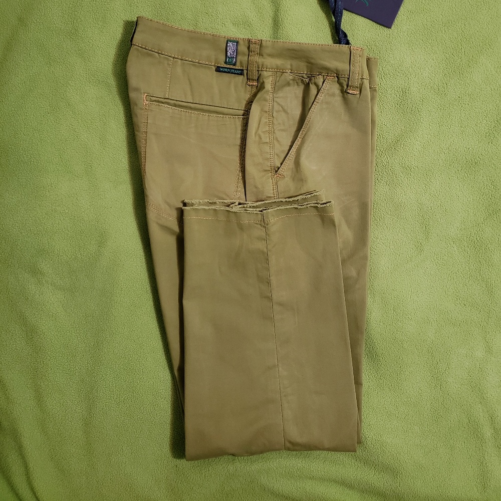 Born Avocado Green Capris w/ Frayed bottoms - Picture 3 of 3